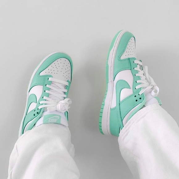 Nike Dunk Low Green Glow Women Sneaker - Picture 2 of 11